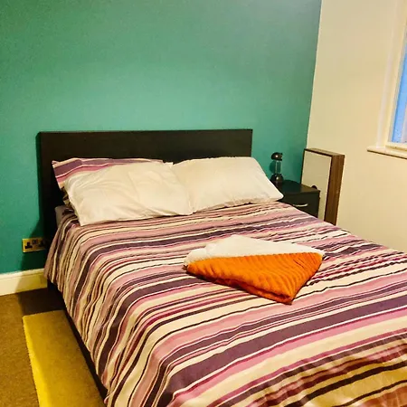 Stylish London Living With Free Parking In Super Host 5 Star Home Финчли Экстерьер фото