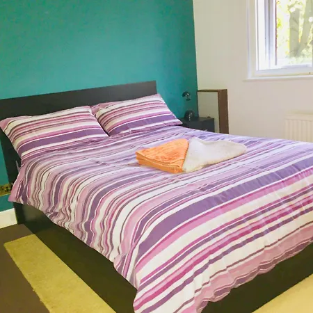 Stylish London Living With Free Parking In Super Host 5 Star Home Финчли Экстерьер фото