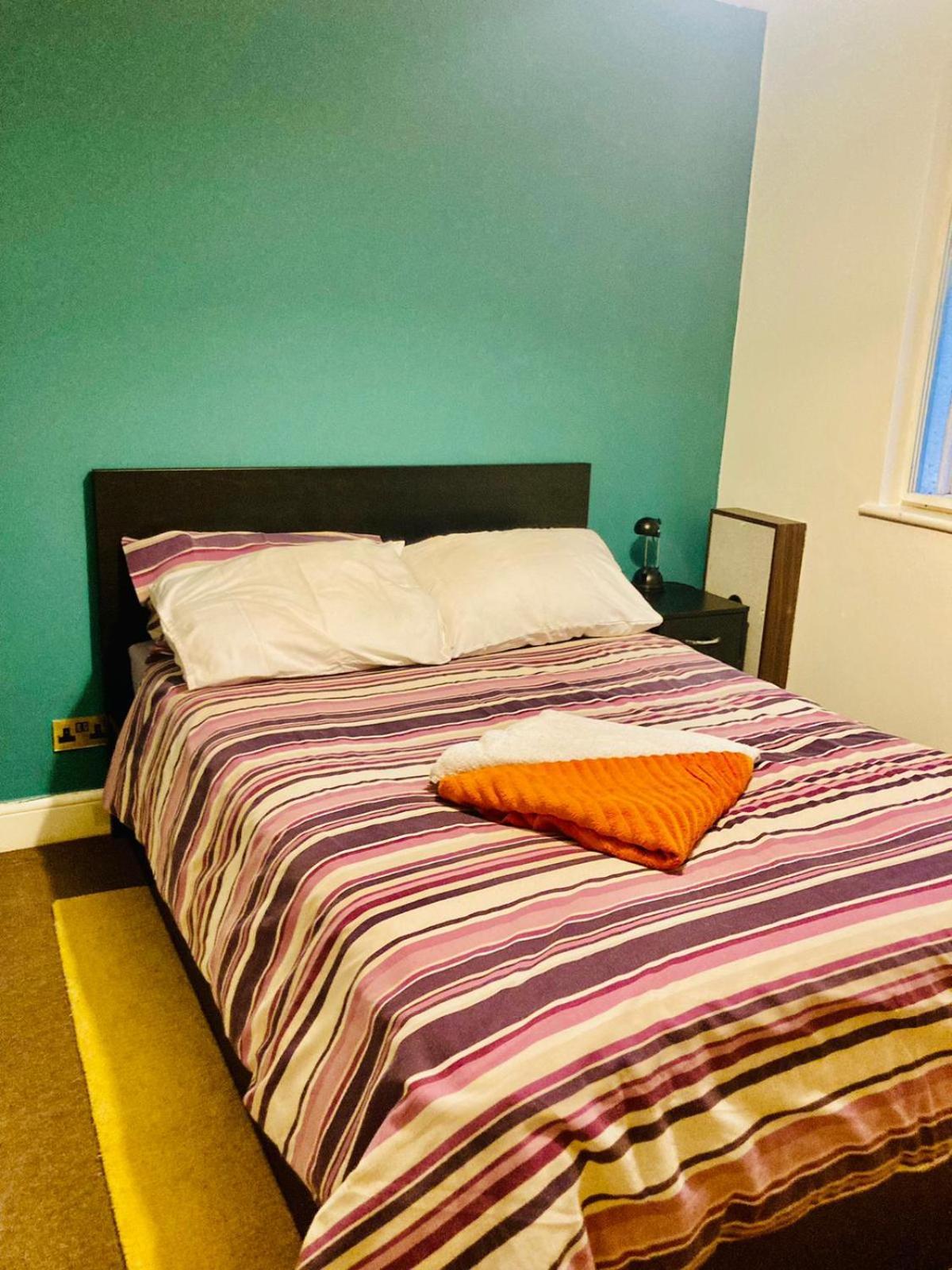 Homestay Stylish London Living With Free Parking In Super Host 5 Star Finchley